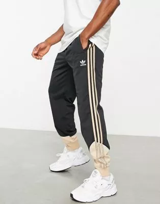 adidas Originals – SPRT US – Trainingshose in Sand und Schwarz | ASOS