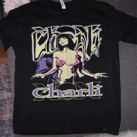 camiseta básica charli XCX